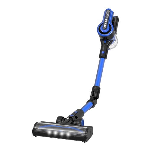 TESLA Purestar E70 Aqua Pro s osvětlenou podlahovou hubicí při čištění, zvýrazňující pružnost a efektivitu.