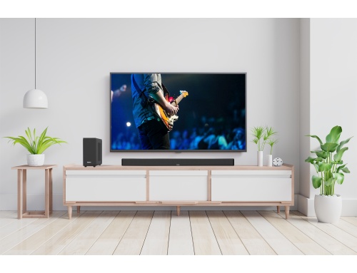 TESLA PrimeSound HQ‒880 na televizním stolku připojený k televizi