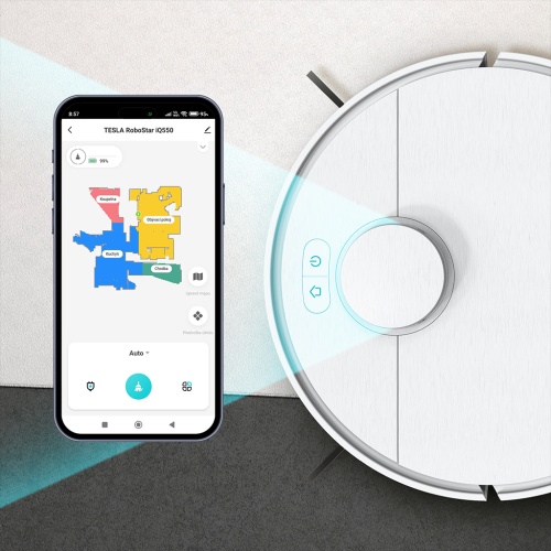 Ovládací aplikace robotického vysavače TESLA RoboStar iQ550 na mobilním telefonu s mapou úklidu.