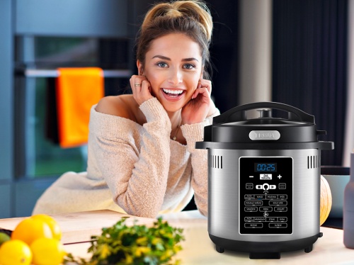 TESLA EliteCook K80 Deluxe v kuchyni se spokojenou zákaznicí