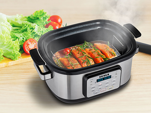 Multifunkční elektrický hrnec TESLA MultiCook M80 Deluxe s rybou vařenou v páře