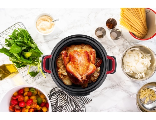 TESLA MultiCook MC600 Pro s upečeným kuřetem uvnitř hrnce