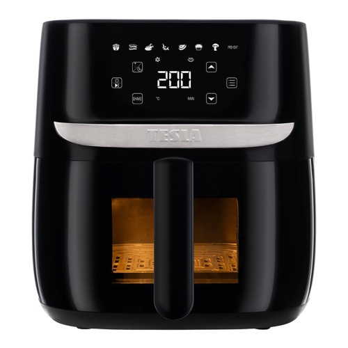 Osvětlený vnitřek horkovzdušné fritézy TESLA AirCook Q55 XL PRO bez jídla s viditelným roštem, černá barva.