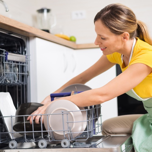 Uložení vnitřního hrnce TESLA SlowCook S350 do myčky nádobí