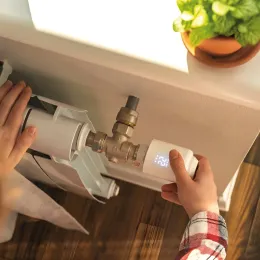 TESLA WiFi SV50 - smart termostatická hlavice, poškozený obal